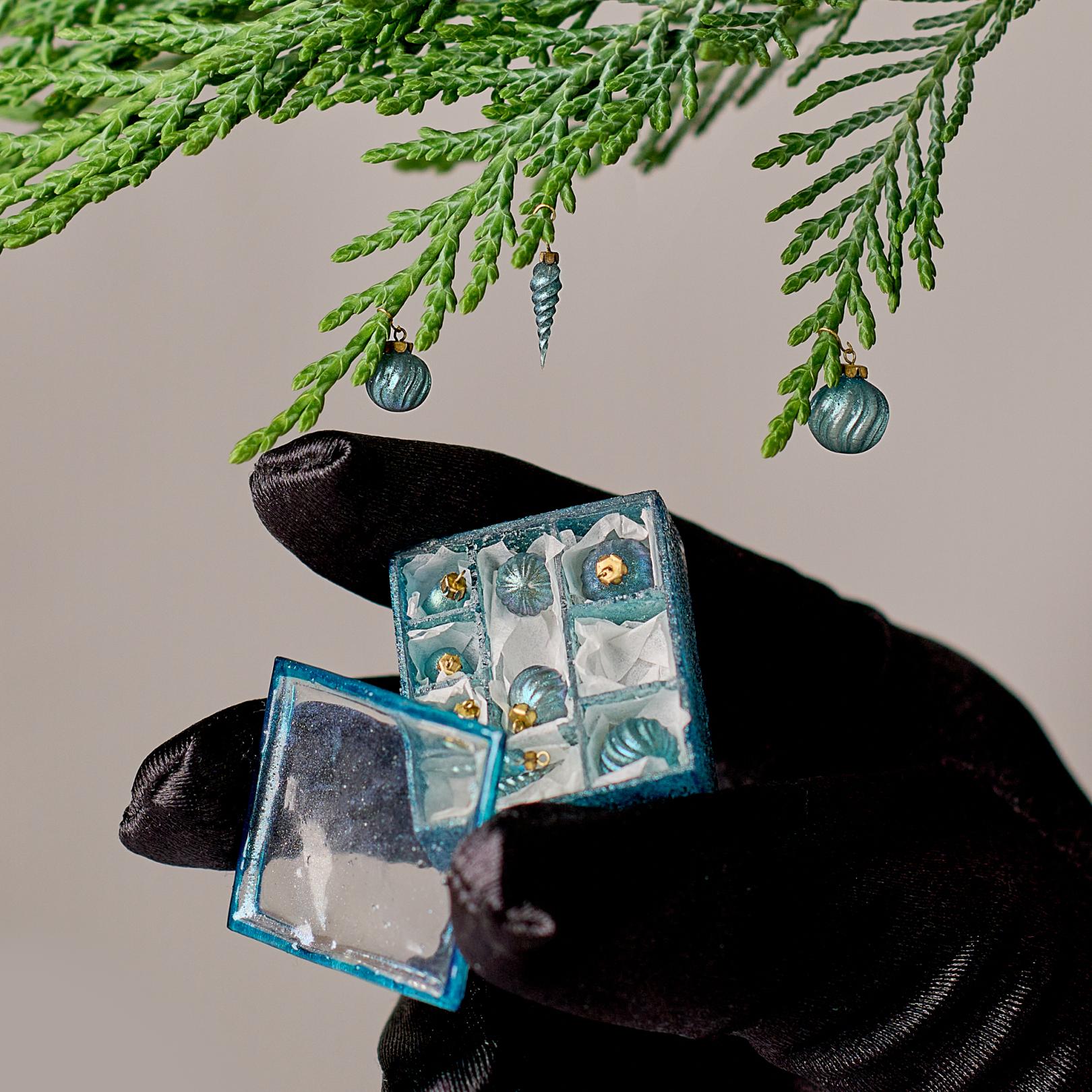 Christmas ornaments set in the box. Sapphier blue with pearl effect 12 ornaments.